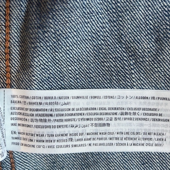 Abercrombie & Fitch Denim Jacket Women’s Medium light distressed jean - Picture 4 of 8